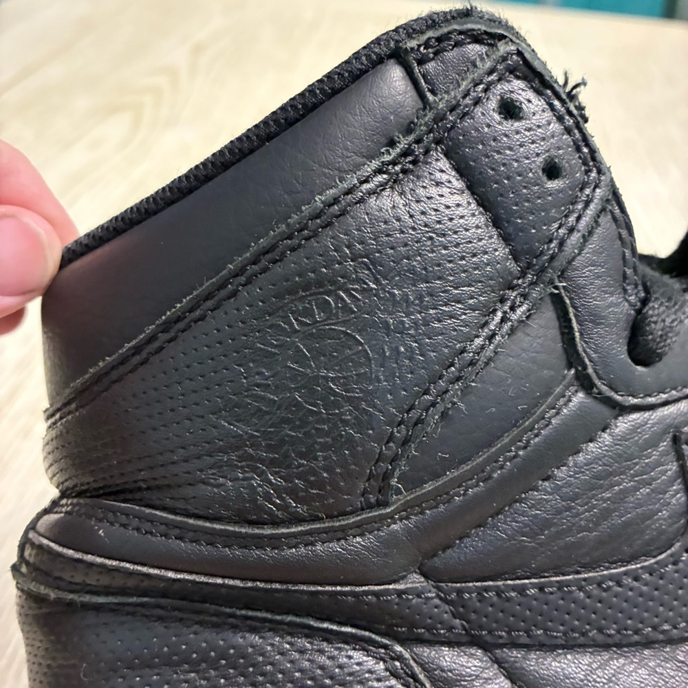 Men’s Nike Jordan 1 Retro High OG Perforated (Back/White) - Picture 16 of 16